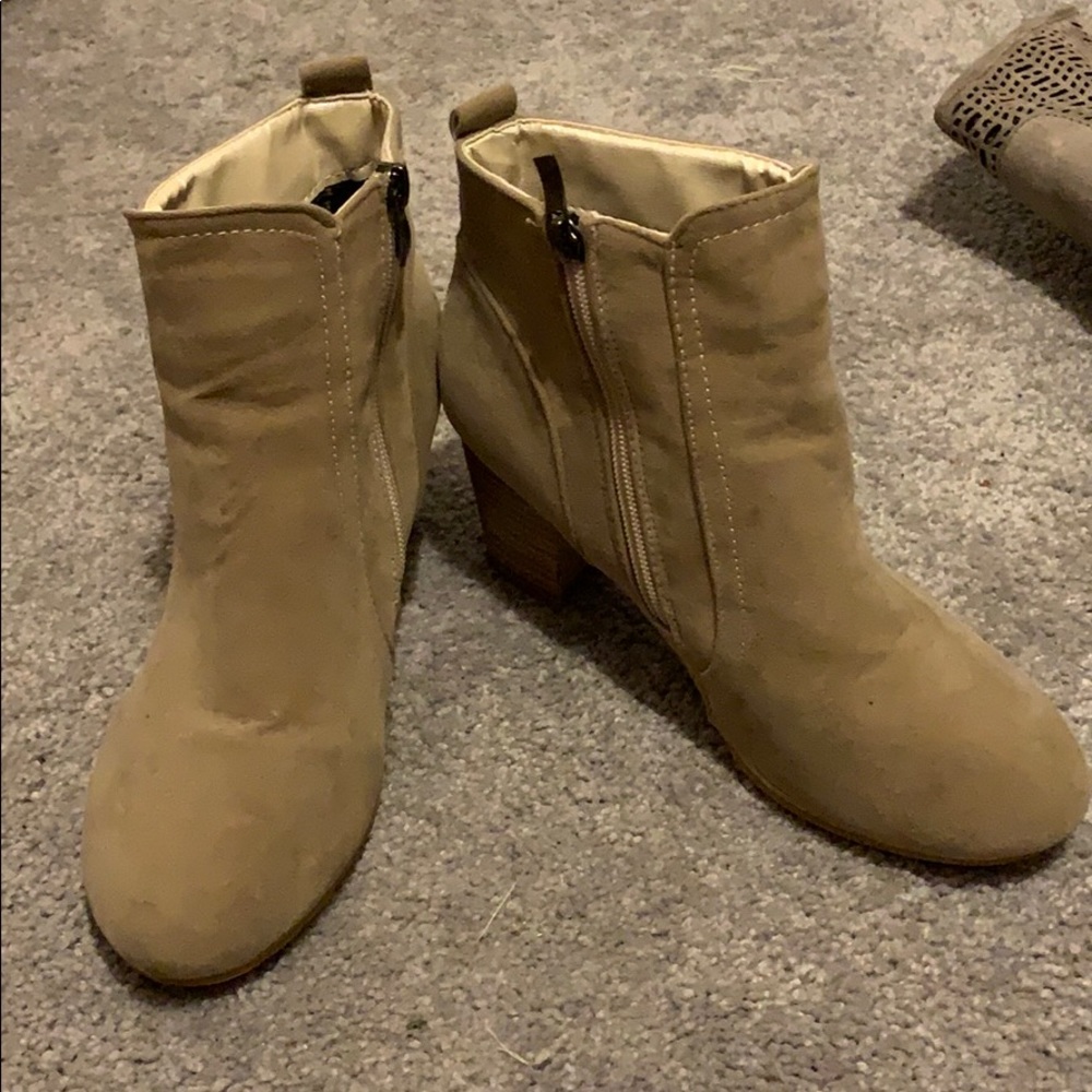 Low cut boot heel